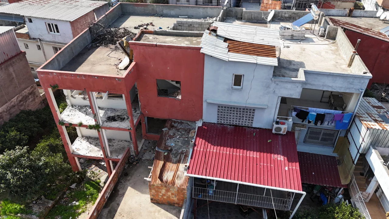 10 kişilik aile ölüm korkusuyla yaşıyor!