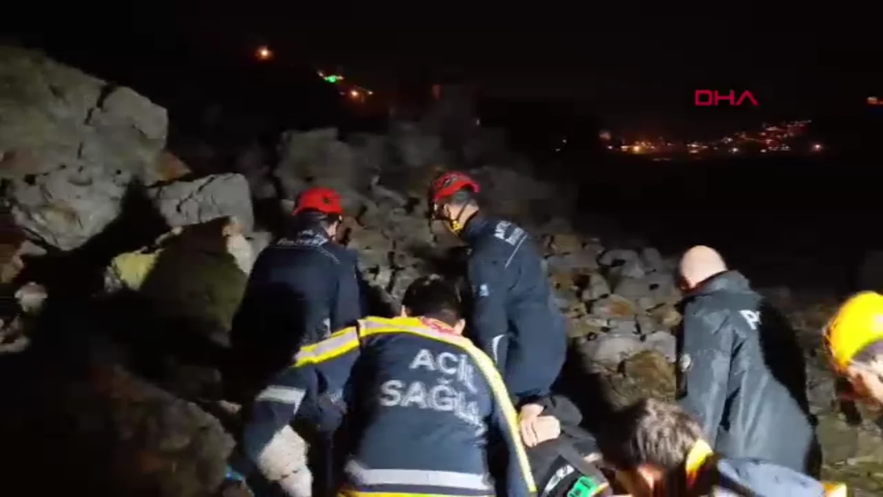 Kayalıklardan düşüp yaralandı