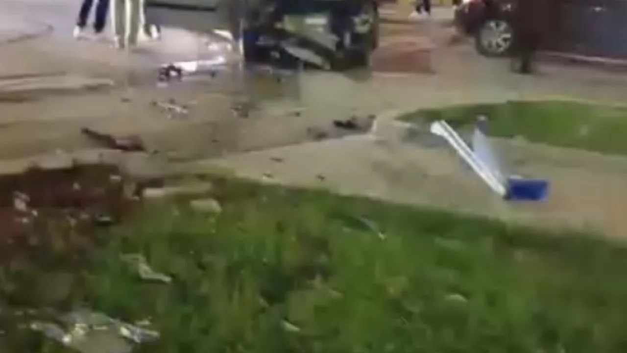 Kamyonet ile otomobil çarpıştı: 1'i ağır 3 yaralı