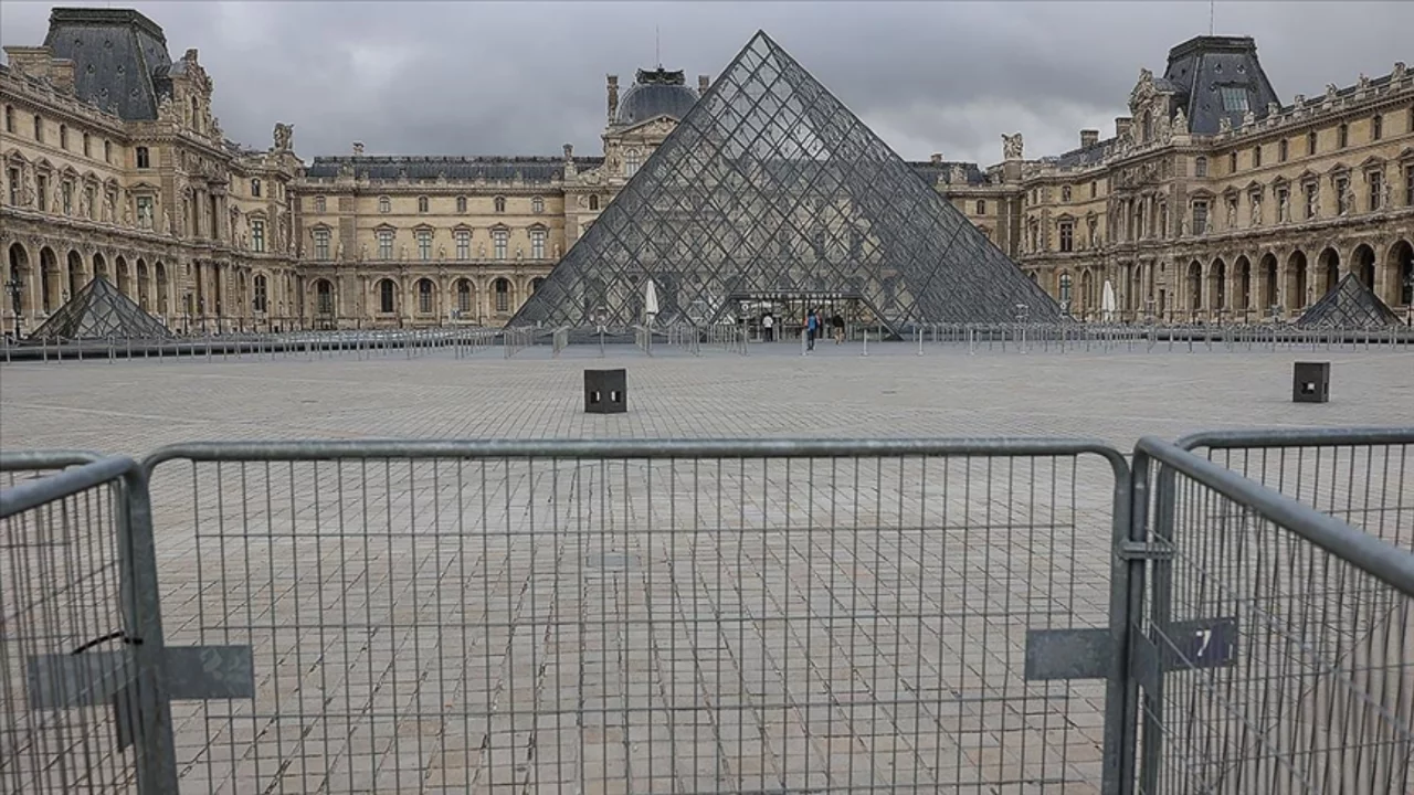 Dünyaca ünlü Louvre Müzesi Müdürü Laurence des Cars istifa etti