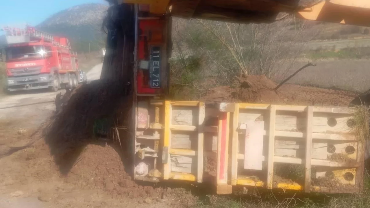 İl Özel İdareye ait tırın dorsesi yandı