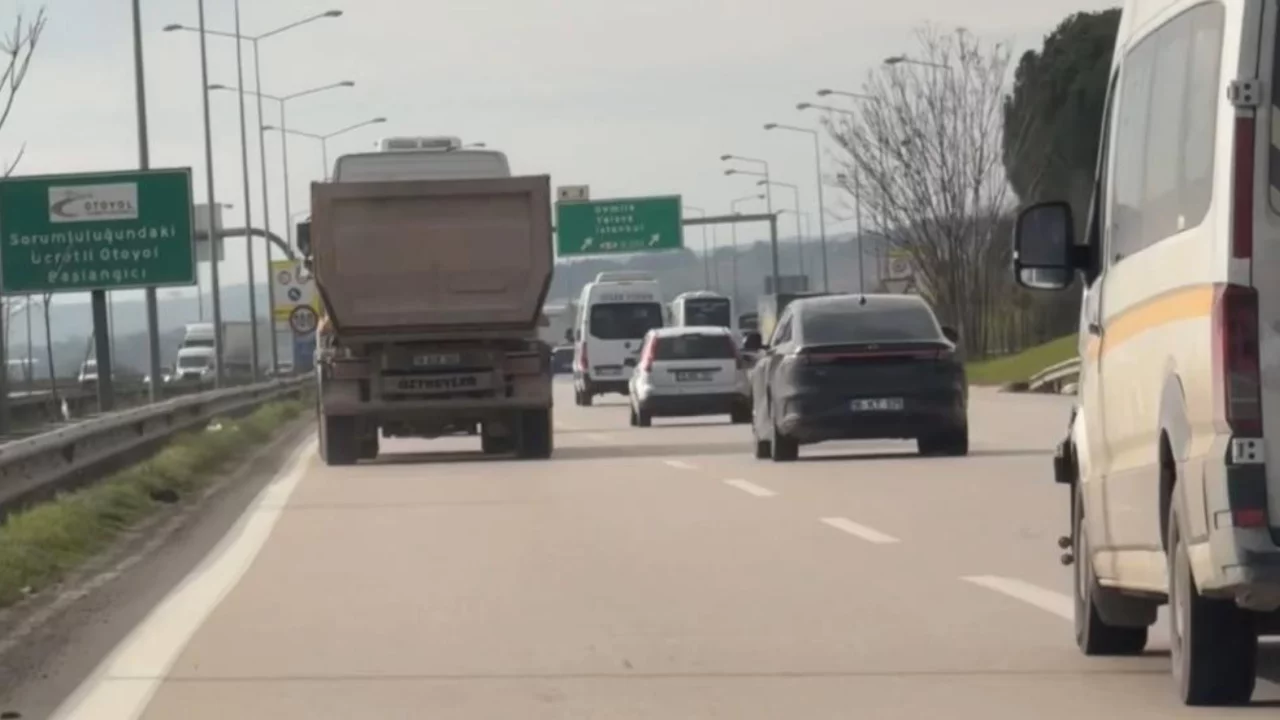 Bursa'da kuralsız sürücü tehlike saçtı! Hem yasak şerit hem aşırı hız...
