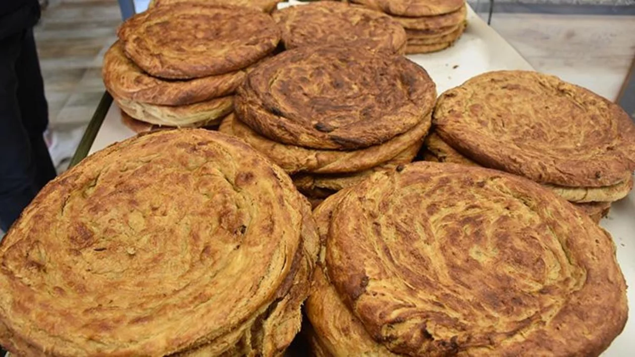 Günde 15 saat çalışıyorlar, kuyruklar metreleri buluyor!