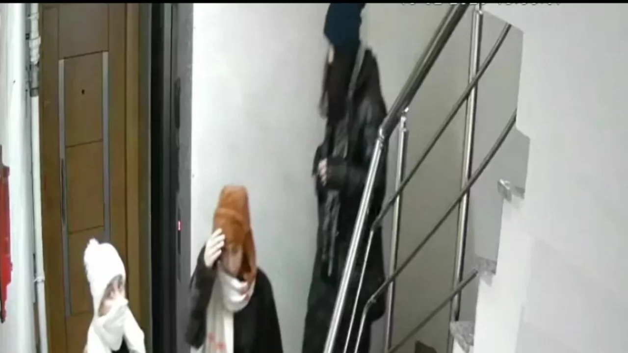 Üç genç kadın bina bina gezip amaçlarına ulaşamadan yakalandı 