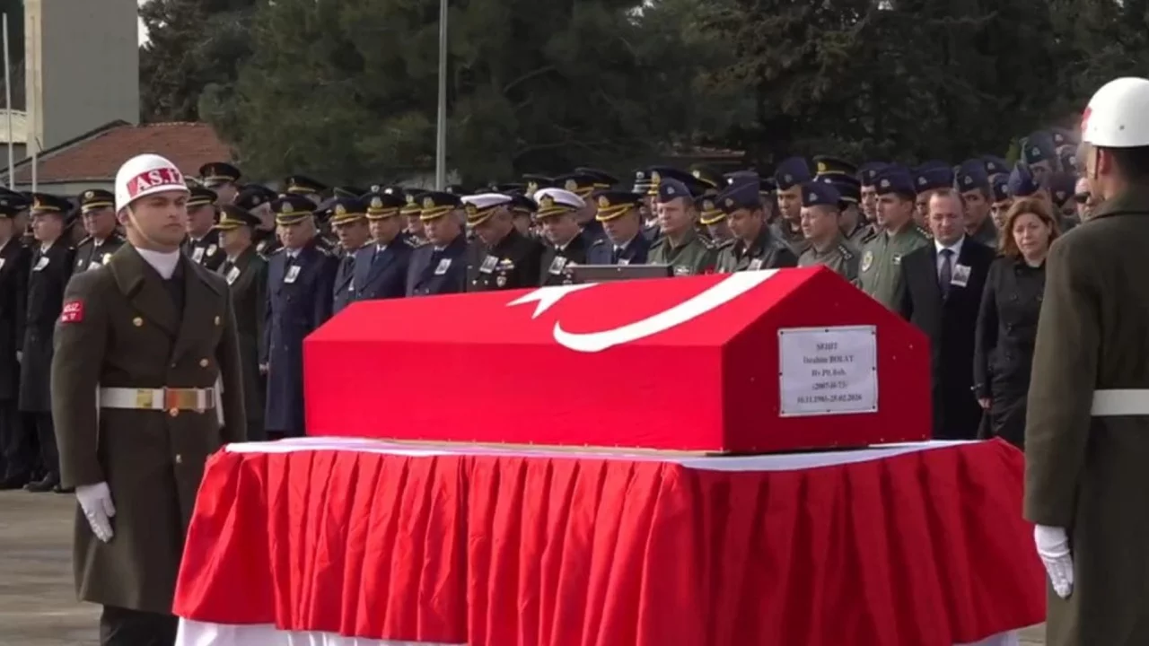 Düşen F-16 uçağında şehit olan binbaşına son görev 