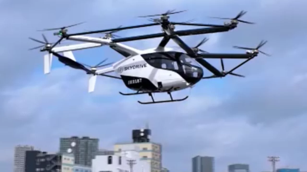 Uçan araba Tokyo'da gösterildi