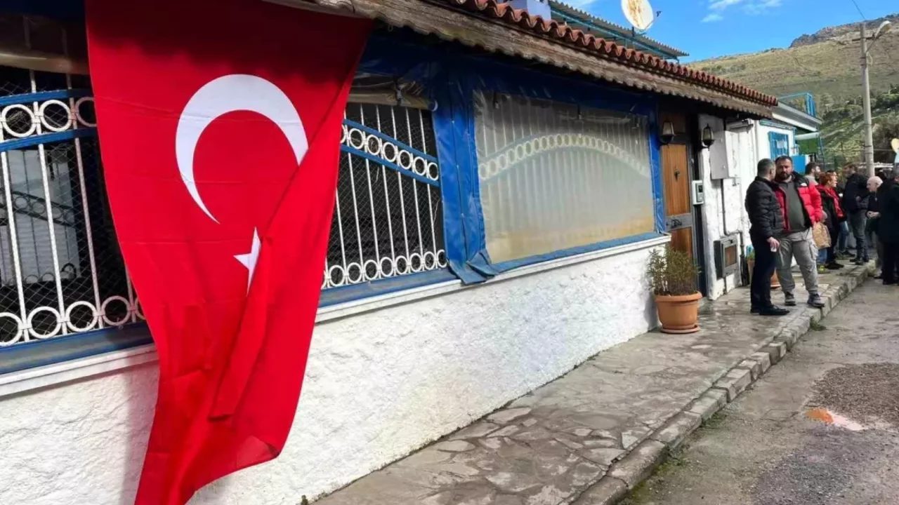 Şehit pilotun İzmir'deki evinde yas