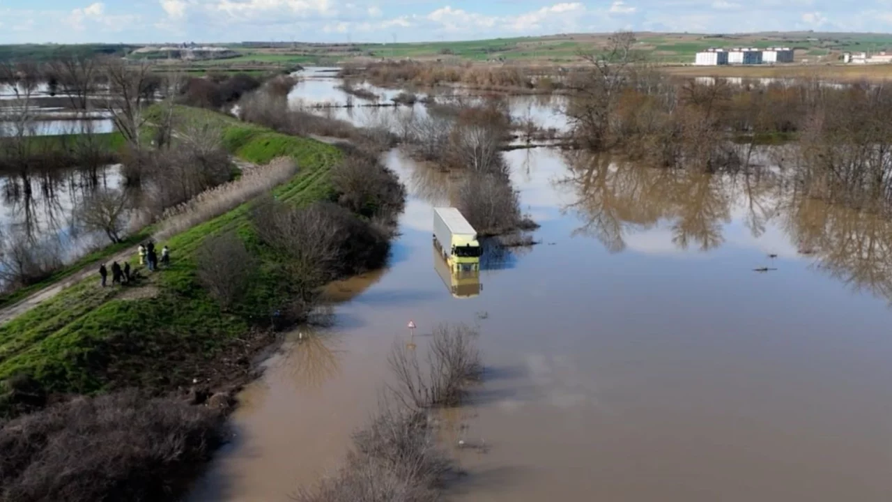 Sel sularının ortasında 3 günlük esaret