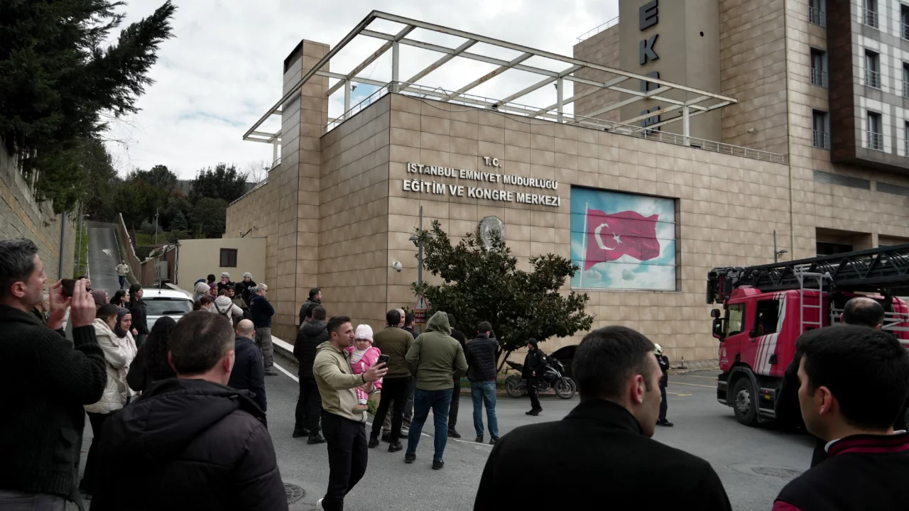 İstanbul'da polisevinde yangın paniği