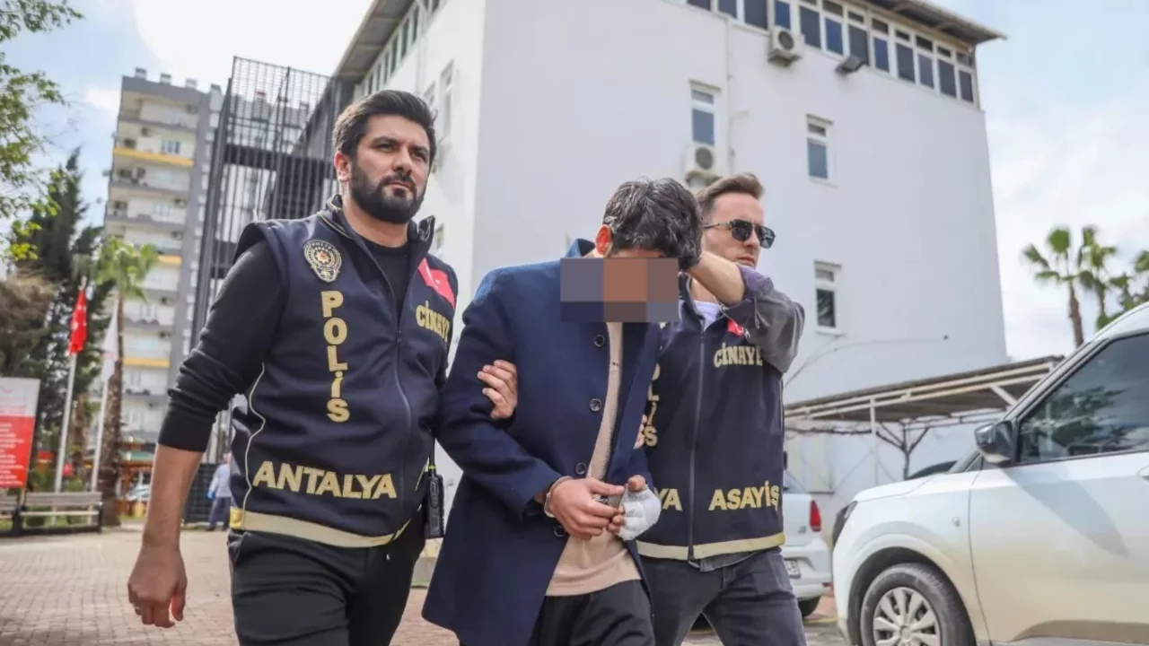 Cinayetten sonra delil karartmak i&ccedil;in cep telefonunu foseptik &ccedil;ukuruna atmış