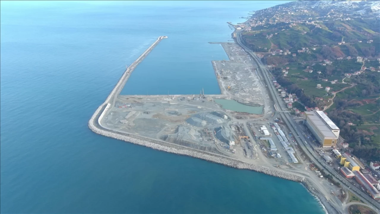 İyidere Lojistik Limanı'nın üst yapısı ağustosta tamamlanacak