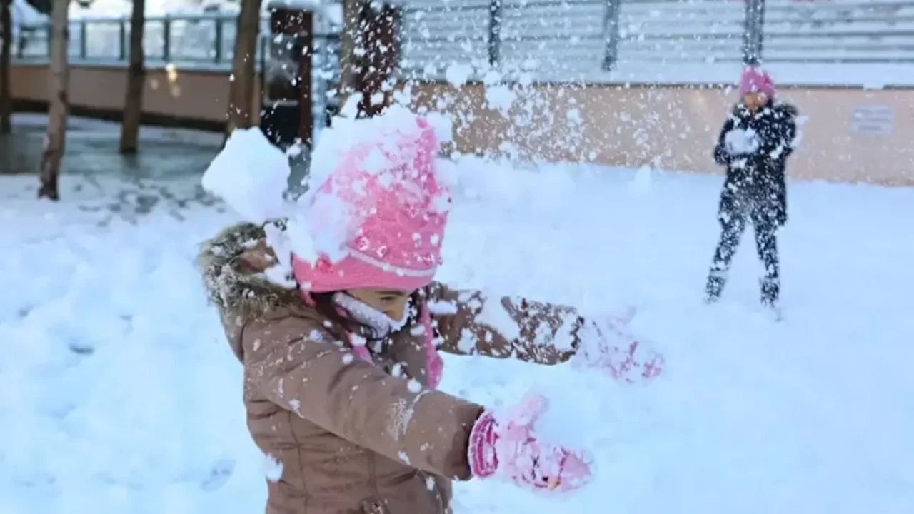 Haberler peş peşe geldi! 7 ilde eğitime kar engeli
