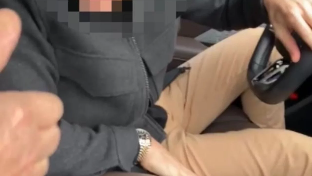 Trafikte yenidoğan bebekli aileye tabancaya gösteren kişi, gözaltına alındı