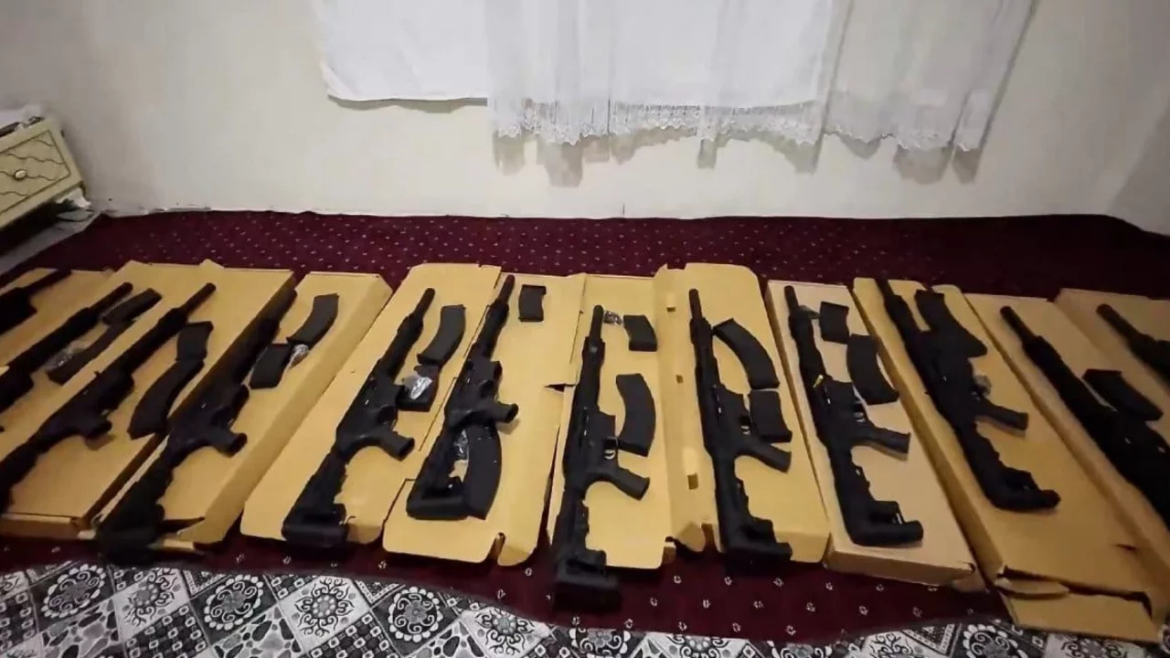 Volkanik taşların altından cephanelik çıktı! 