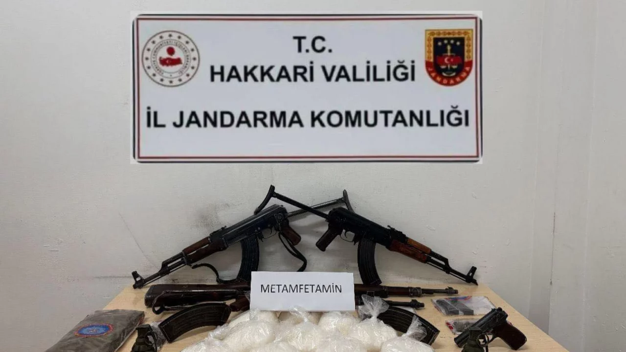 Hakkari'de 5 kilo metamfetamin ile silah ve mühimmat ele geçirildi