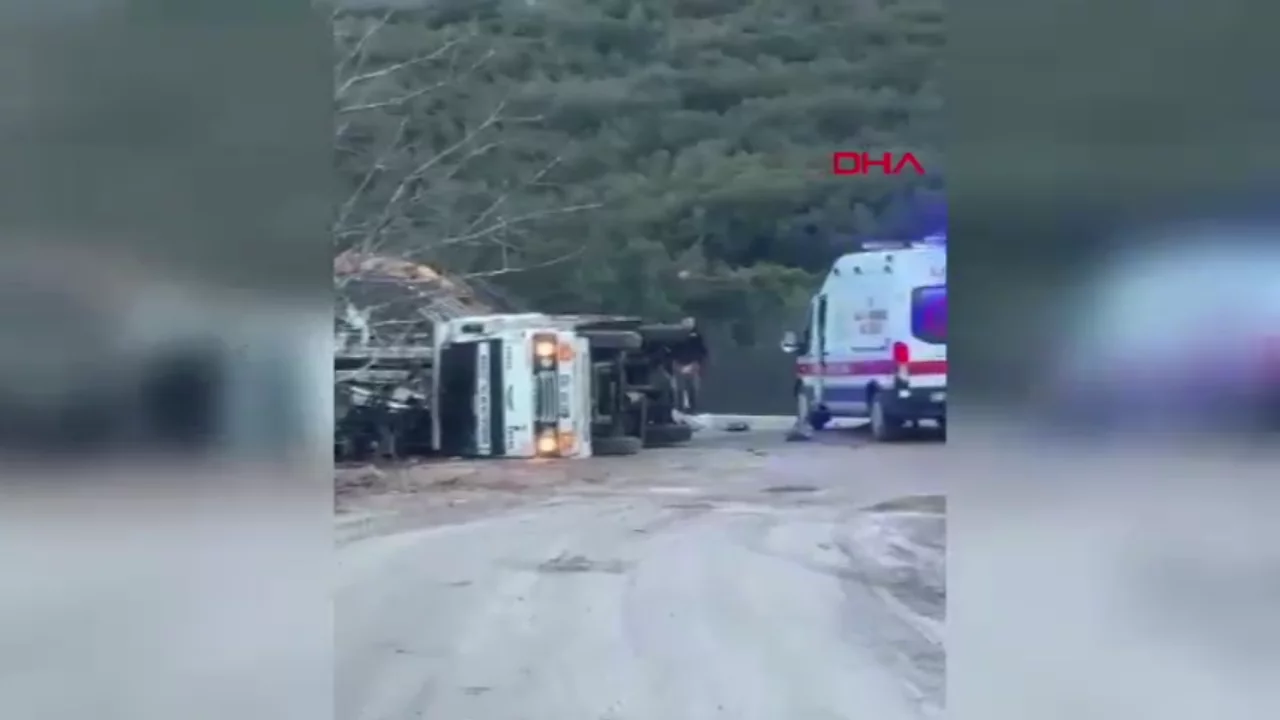  Eğirdir'de iki araç çarpıştı: 5 yaralı