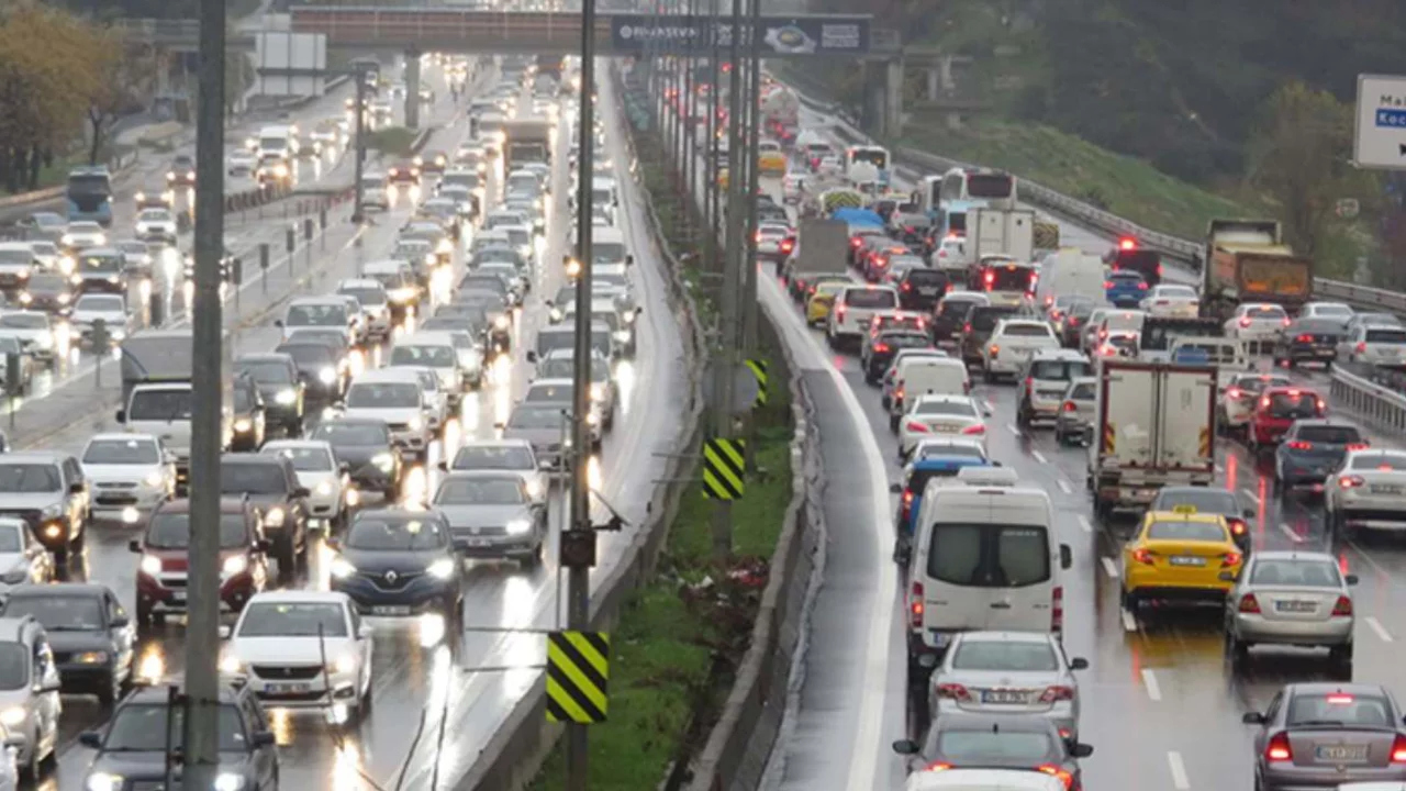 İstanbul'da trafik kitlendi!