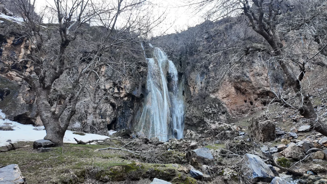 Şırnak'ta kar eridi, şelaleler coştu
