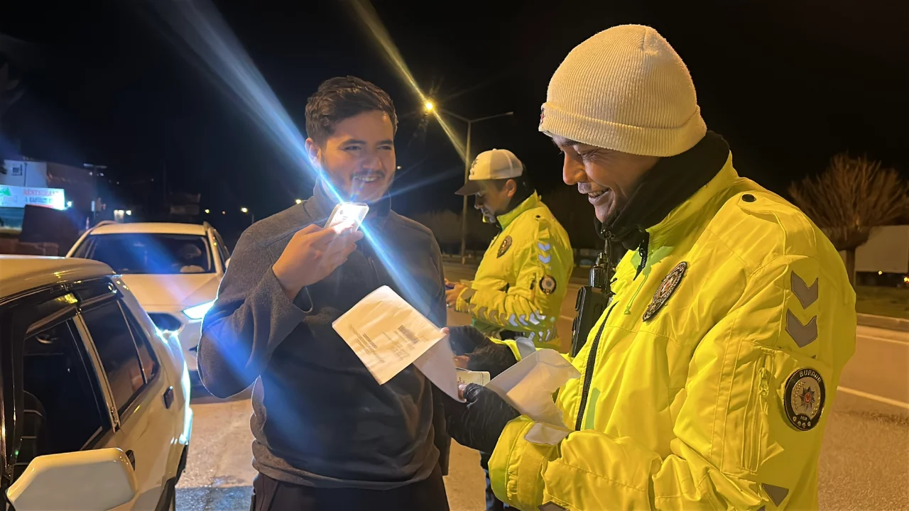 Genç sürücünün ehliyet macerası polisleri güldürdü