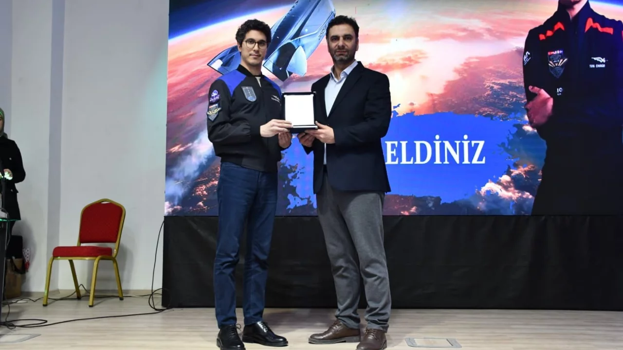 Atasever, Bolvadinli gen&ccedil;ler ile bir araya geldi