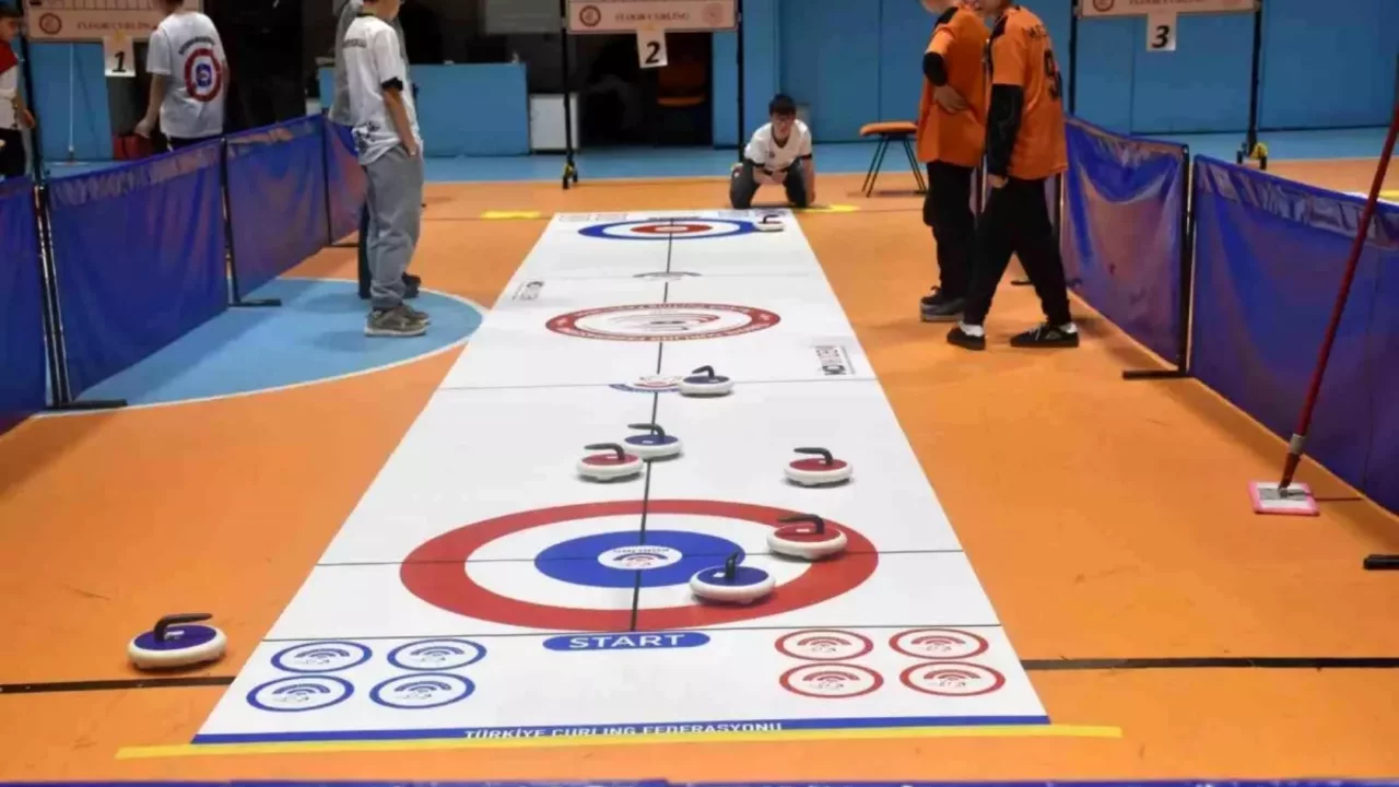 Yıldız Erkekler Floor Curling'de Osmanköy Ortaokulu birinci oldu