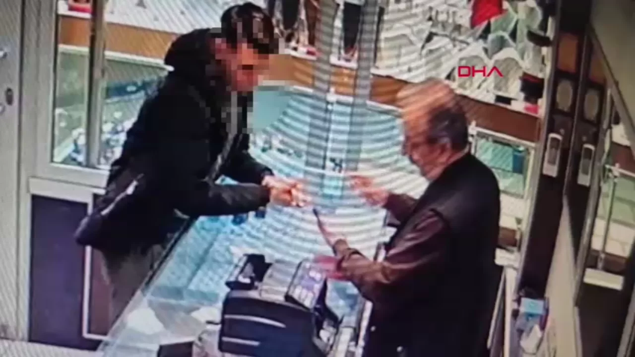 Kuyumcuya 'Jandarmayım' deyip silah gösterdi, altın ayırtıp kaçtı