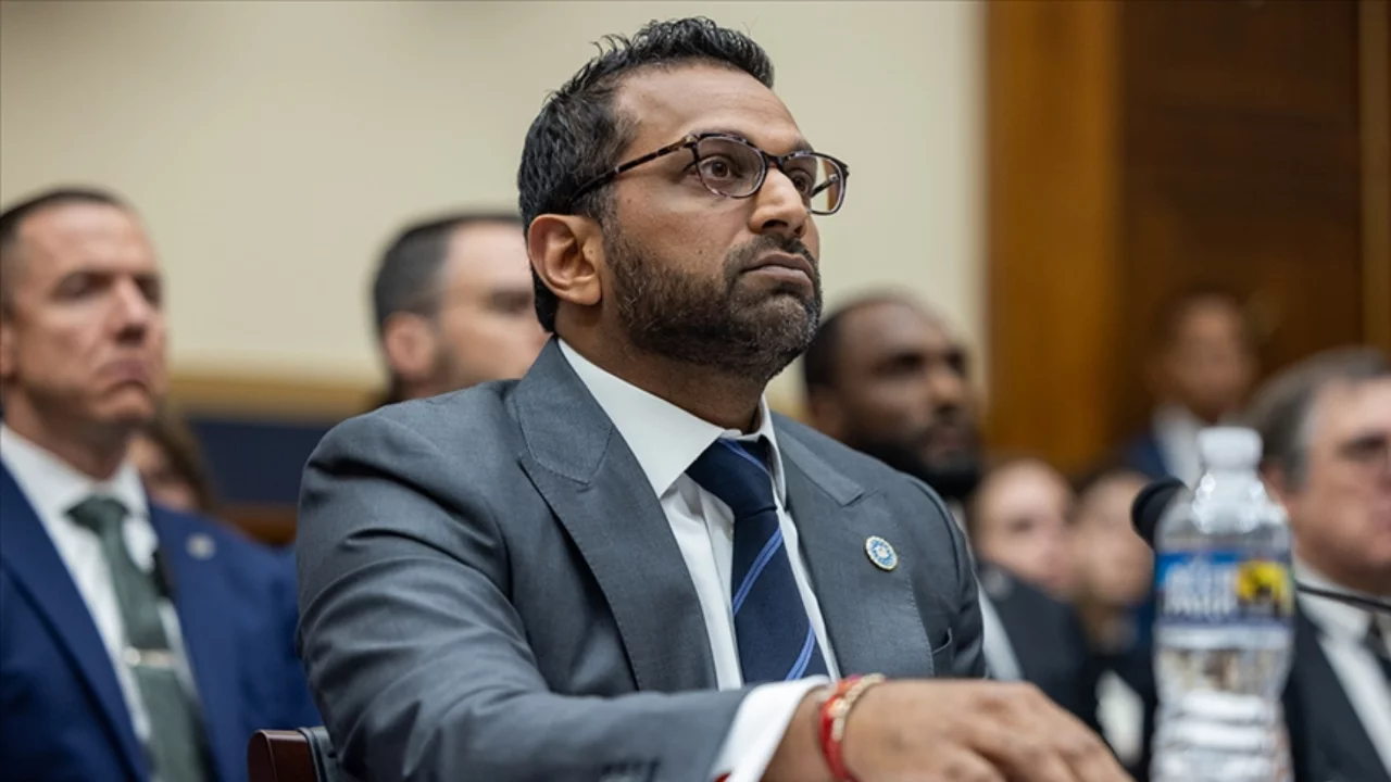 FBI Direktörü'nün Mar-a-Lago'daki gizli belge soruşturmasında çalışan en az 10 personeli görevden aldığı iddiası