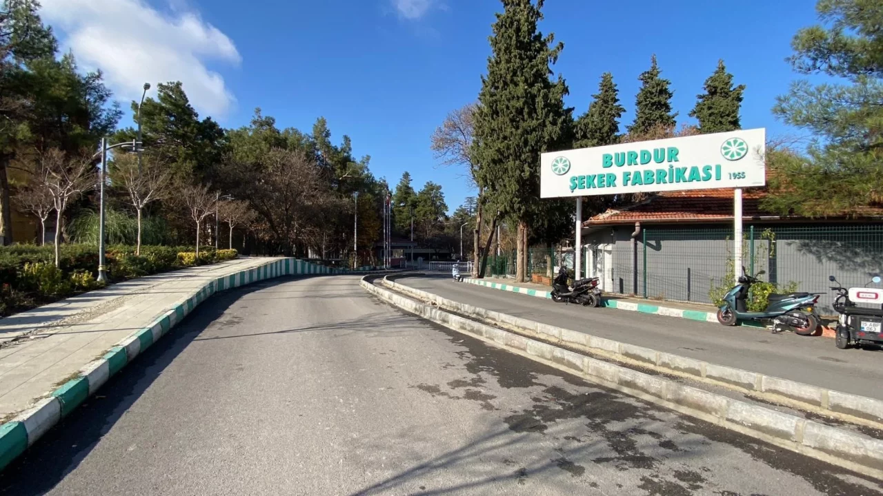 Elevat&ouml;r zincirine elini kaptıran iş&ccedil;i yaralandı