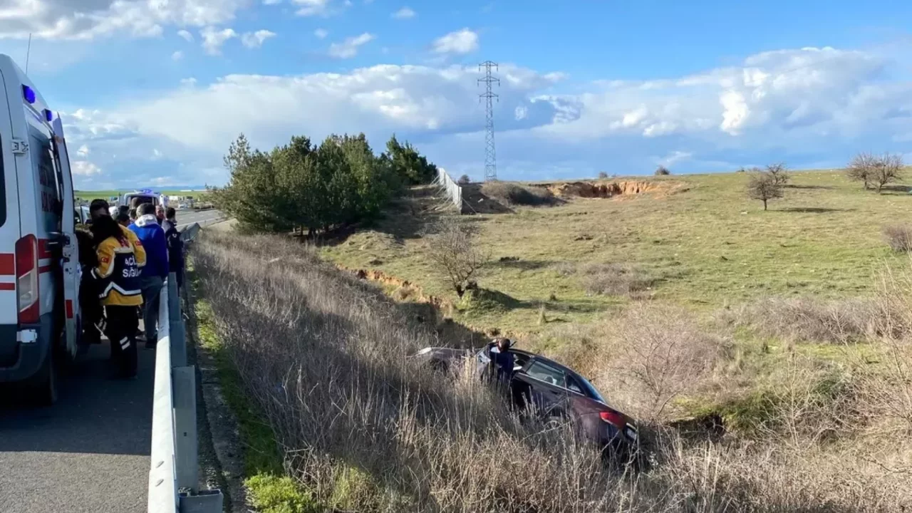 İpsala'da trafik kazasın: 1'i &ccedil;ocuk 3 yaralı