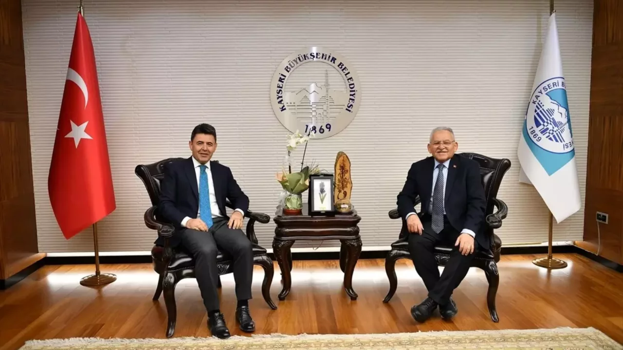 Başkan B&uuml;y&uuml;kkılı&ccedil;, Ulaştırma ve Altyapı Bakan Yardımcısı Boyraz'ı makamında ağırladı