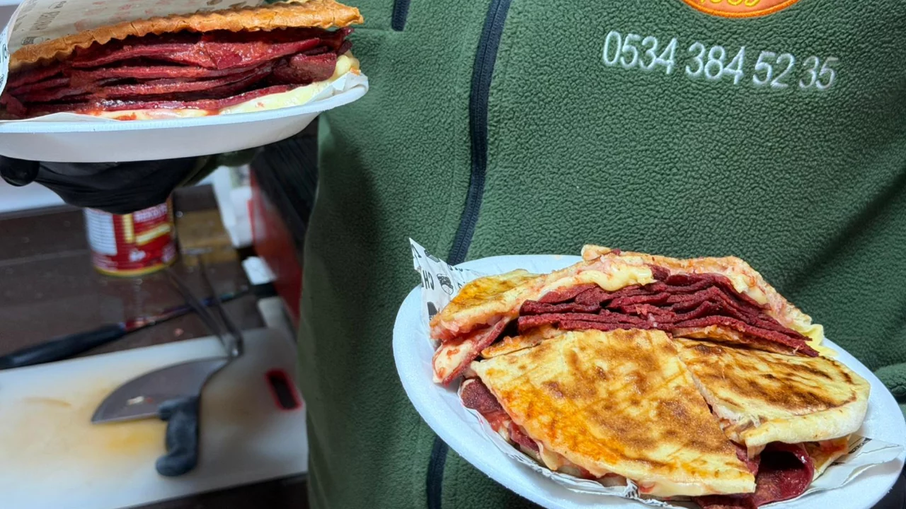 Bursa'da babadan kalan lezzet mirası! 200 gram sucuklu tostla meydan okuyor...