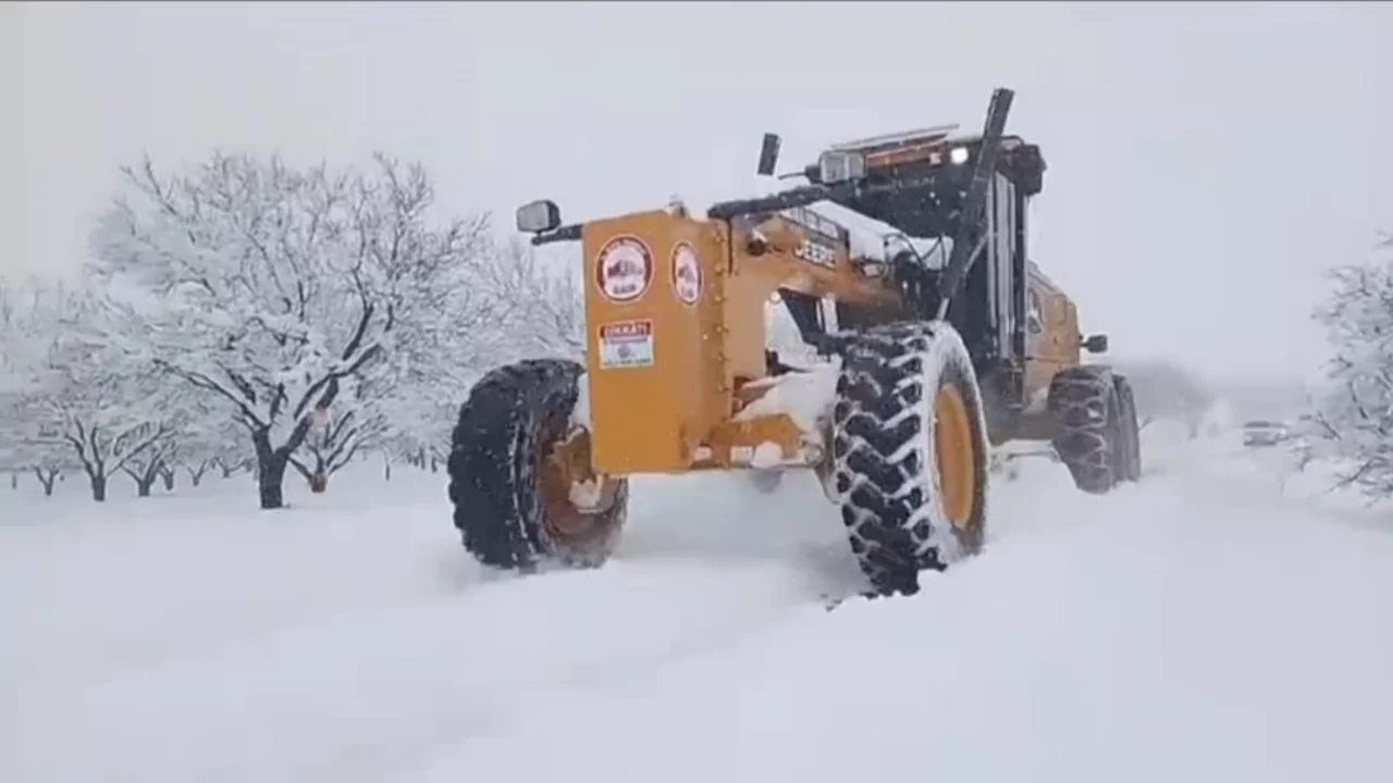 90 köy yolunda çalışmalar sürüyor
