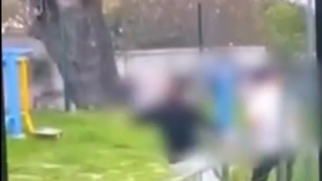 Akran zorbalığı sınır tanımıyor! Aldığı darbelere dayanamadı...