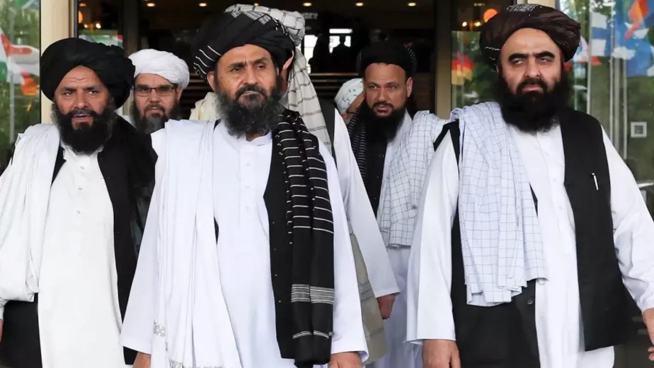 Taliban: "Pakistan sınırındaki 15 askeri bölgeyi ele geçirdik"