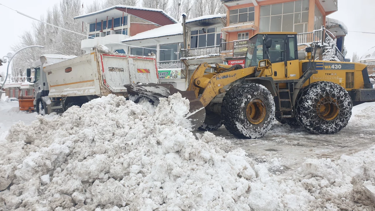32 yerleşim yerinin yolu ulaşıma kapandı