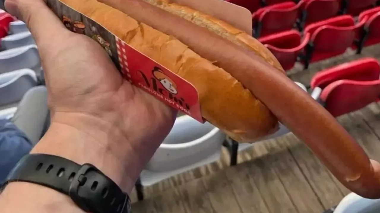 Nottingham Forest stadyumunda satıIan sosisli viral oldu!