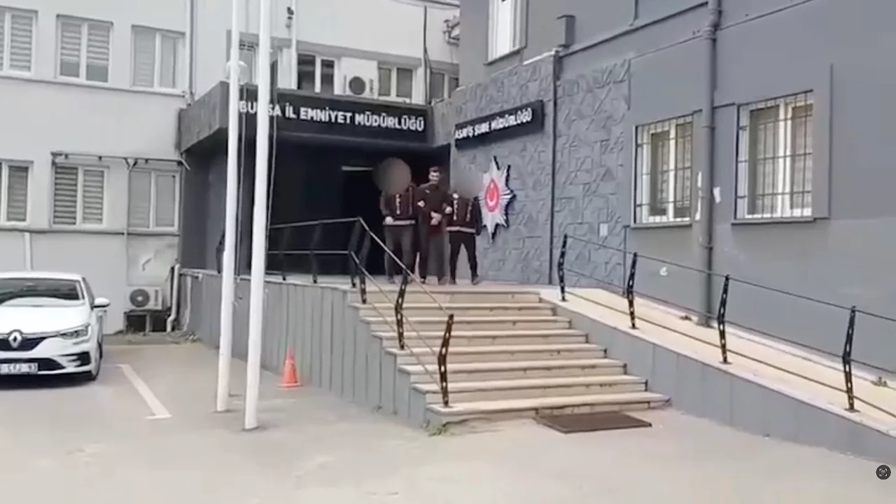 Bursa'da 3 firari kıskıvrak yakalandı