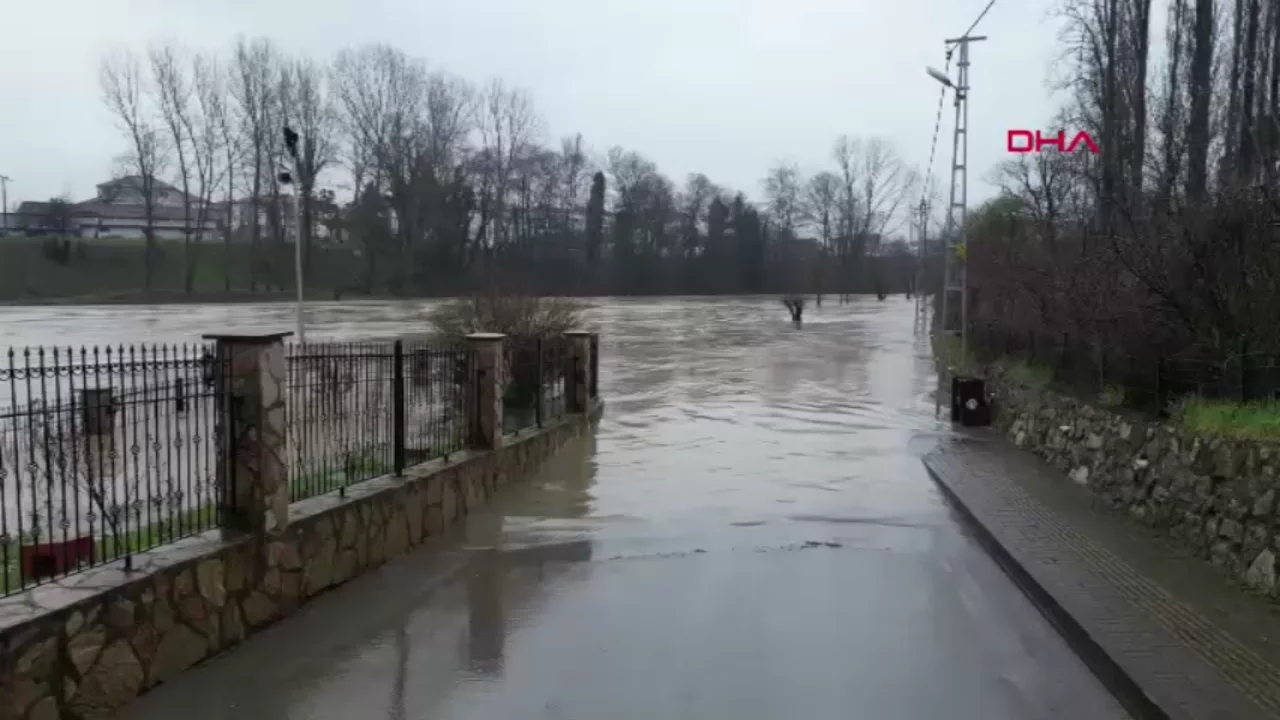 Bartın Irmağı'nda su seviyesi 3 metre yükseldi