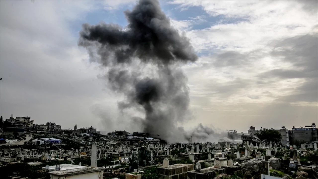 İsrail'in Gazze'deki hava saldırılarında 4 Filistinli yaşamını yitirdi