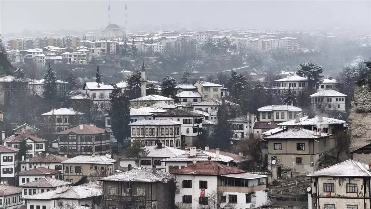 Karabük, Bolu ve Düzce'de kar etkili oldu