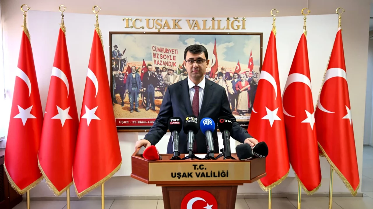 Uşak'ın yeni Valisi Serdar Kartal g&ouml;revine başladı