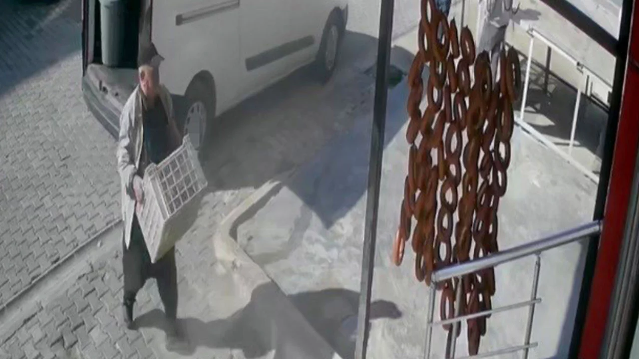 El freni boşalan minibüs ana yola indi, facia son anda önledi 