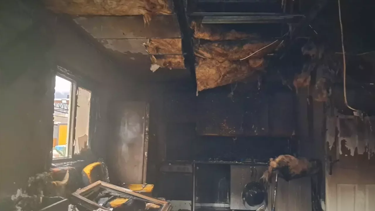 Tekkeköy'de prefabrik konteynerdeki yangın söndürüldü