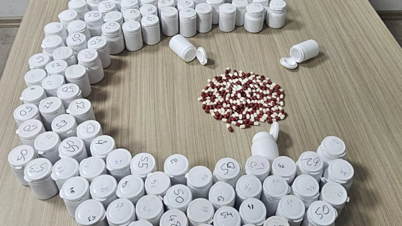 Şüphe üzerine durduruldu: Torbasından 5 bin 138 uyuşturucu hap çıktı