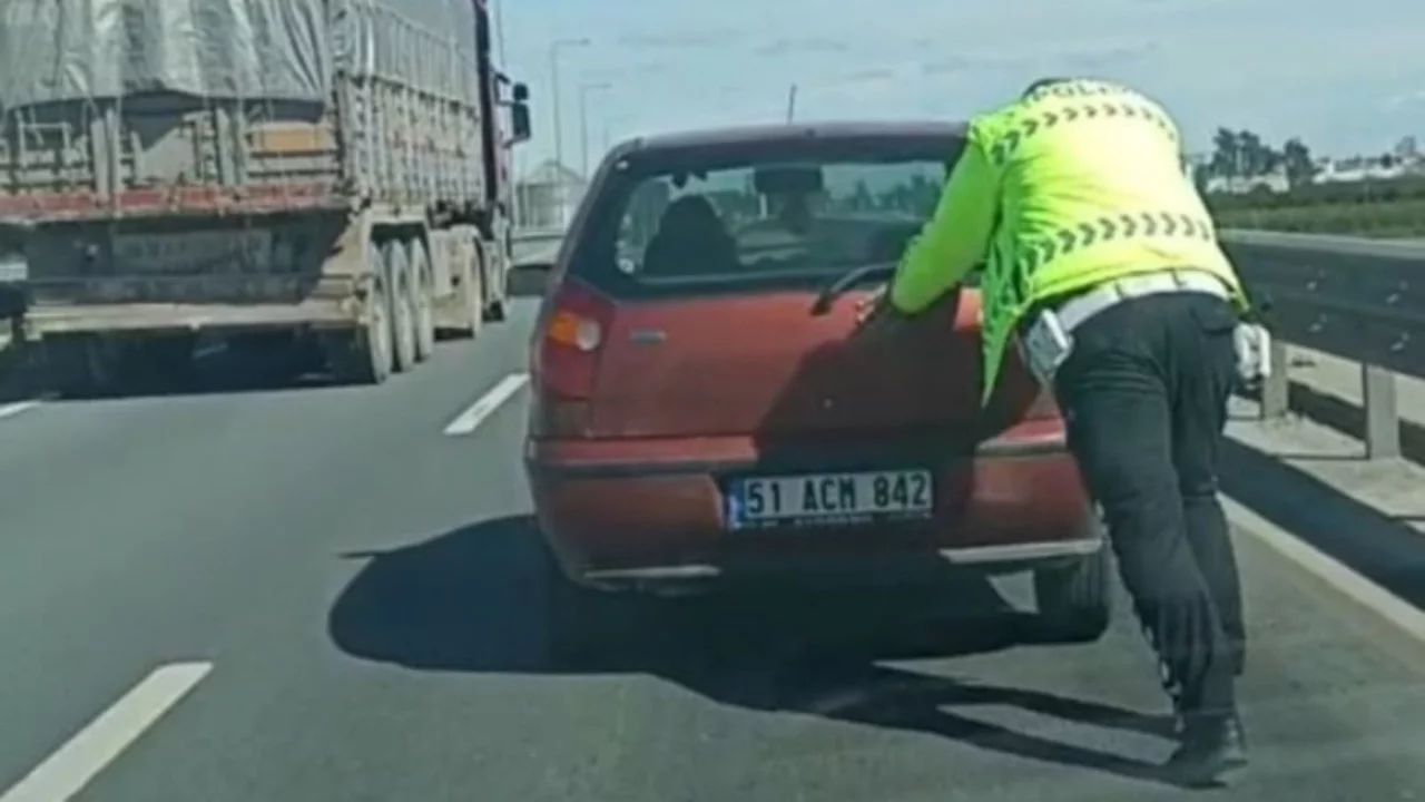 Arızalanan araca trafik polisinden destek