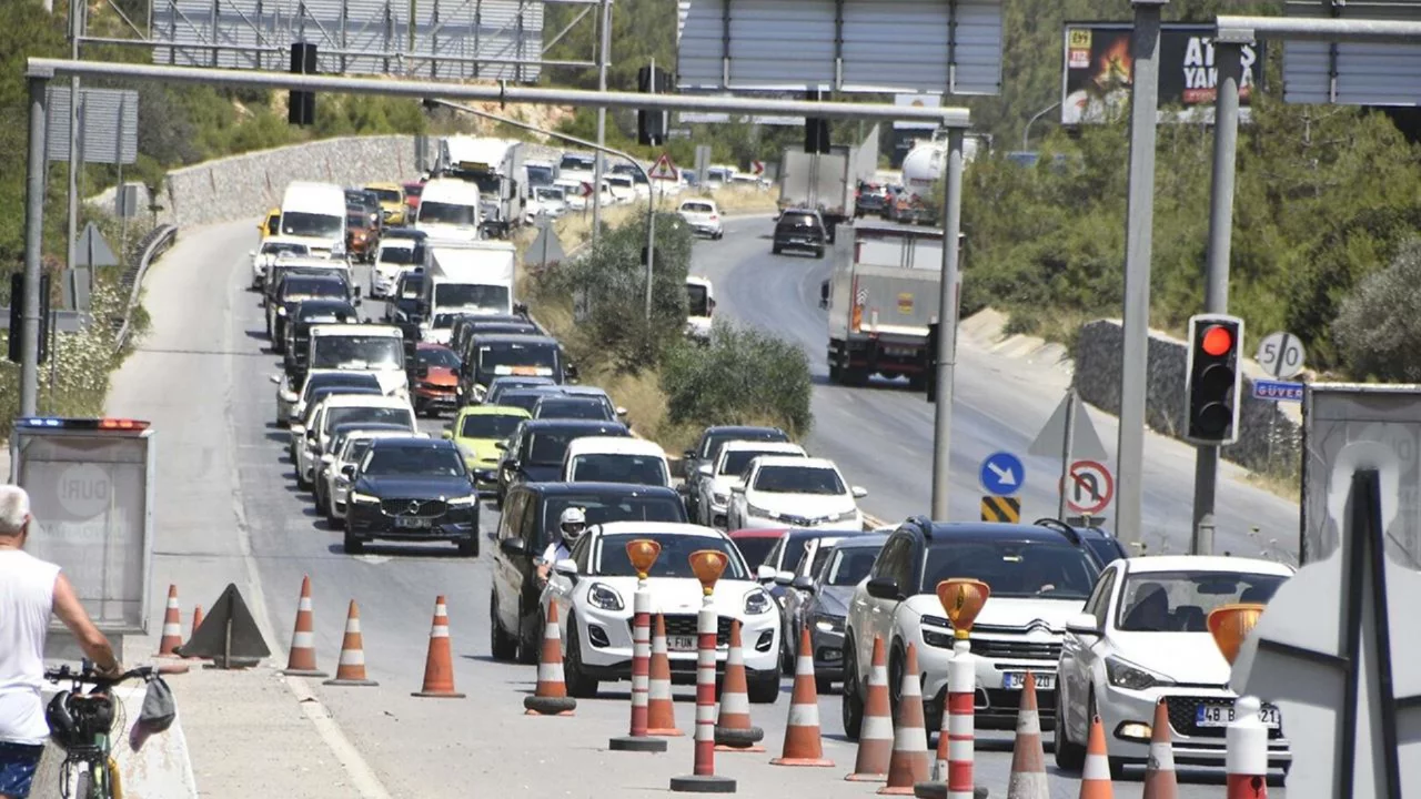 Turizm kenti Bodrum'da trafik uyarısı, acil önlem çağrısı