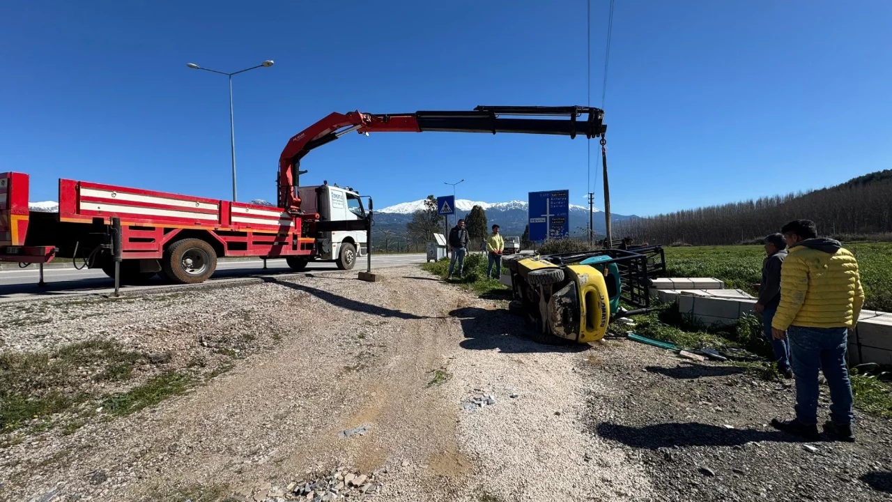 Seydikemer'de forklift devrildi: 1 yaralı