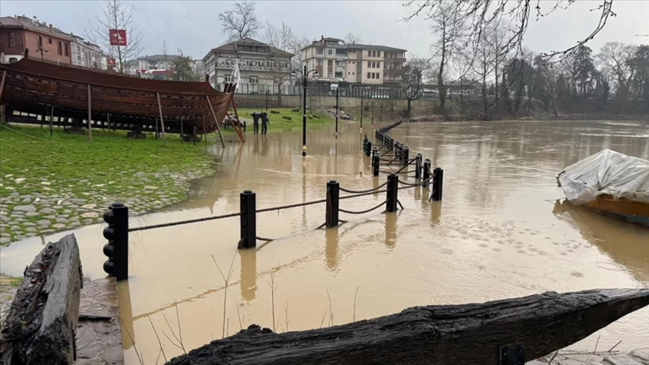 Bartın'da sağanak taşkına neden oldu