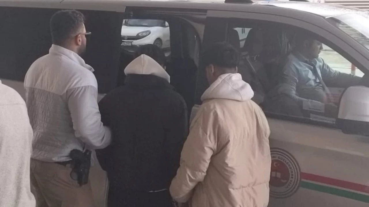 Bursa'da uyuşturucu tacirleri kıskıvrak yakalandı