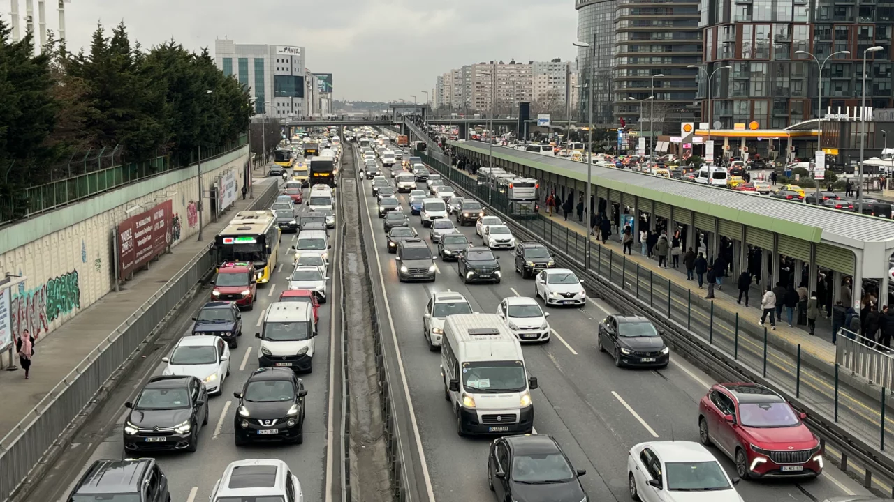 İstanbul'da iftar öncesi trafik yoğunluğu yüzde 87'e çıktı